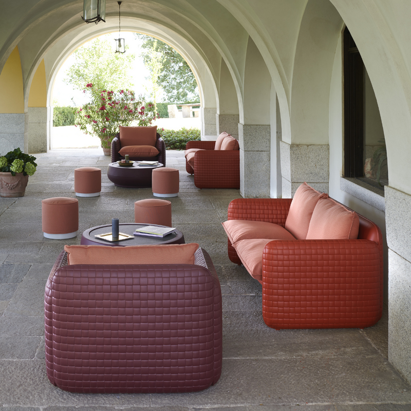 Lorenza Bozzolin suunnittelema sulavalinjainen MARA Lounge design tuoli.