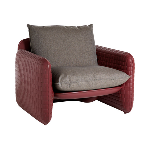 Lorenza Bozzolin suunnittelema sulavalinjainen MARA Lounge design tuoli Mahogany Leather värillä.