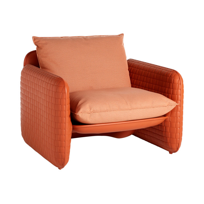 Lorenza Bozzolin suunnittelema sulavalinjainen Oranssi MARA Lounge design tuoli Saddle Leather värillä.