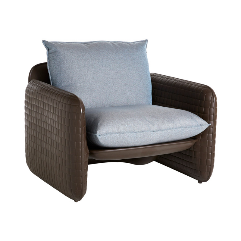 Lorenza Bozzolin suunnittelema sulavalinjainen Ruskea MARA Lounge design tuoli Chocolate Brown värillä.