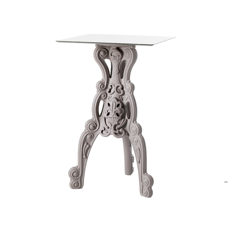 Moro & Pigattin suunnittelema hulvaton koristeellinen MASTER OF LOVE Harmaa Korkea pöytä Neliöllä pöytälevyllä Dove Grey värisellä jalustalla.