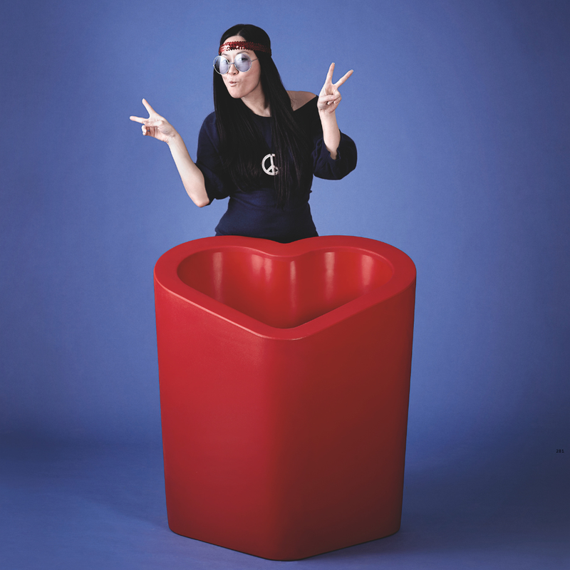 Alex Sacchettin suunnittelema käytännöllinen ja tyylikäs sydämen muotoinen MON AMOUR POT Kasviruukku.