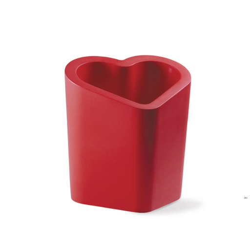 Alex Sacchettin suunnittelema käytännöllinen ja tyylikäs sydämen muotoinen MON AMOUR POT Kasviruukku Flame Red värillä.