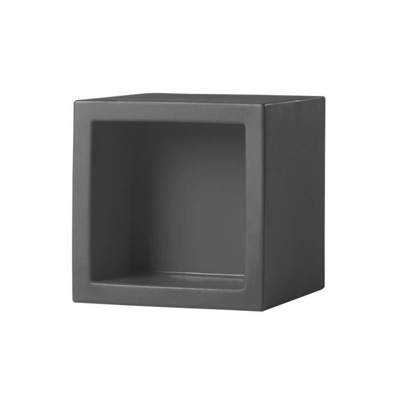 SLIDE Studion suunnittelema käytännöllinen ja tyylikäs kuutiomainen OPEN CUBE Harmaa Hylly Elephant Grey värillä.