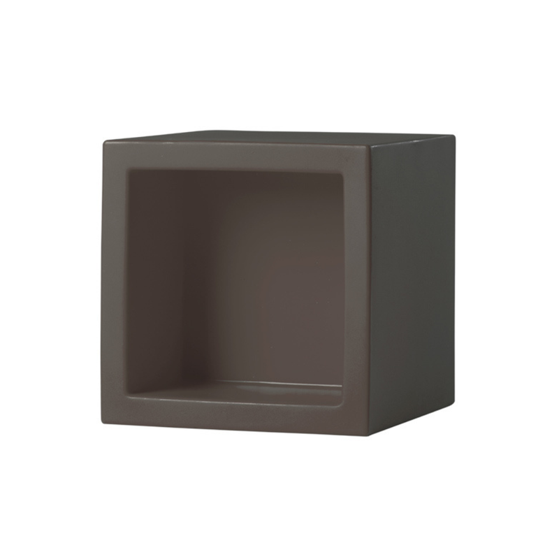 SLIDE Studion suunnittelema käytännöllinen ja tyylikäs kuutiomainen OPEN CUBE Ruskea Hylly Chocolate Brown värillä.