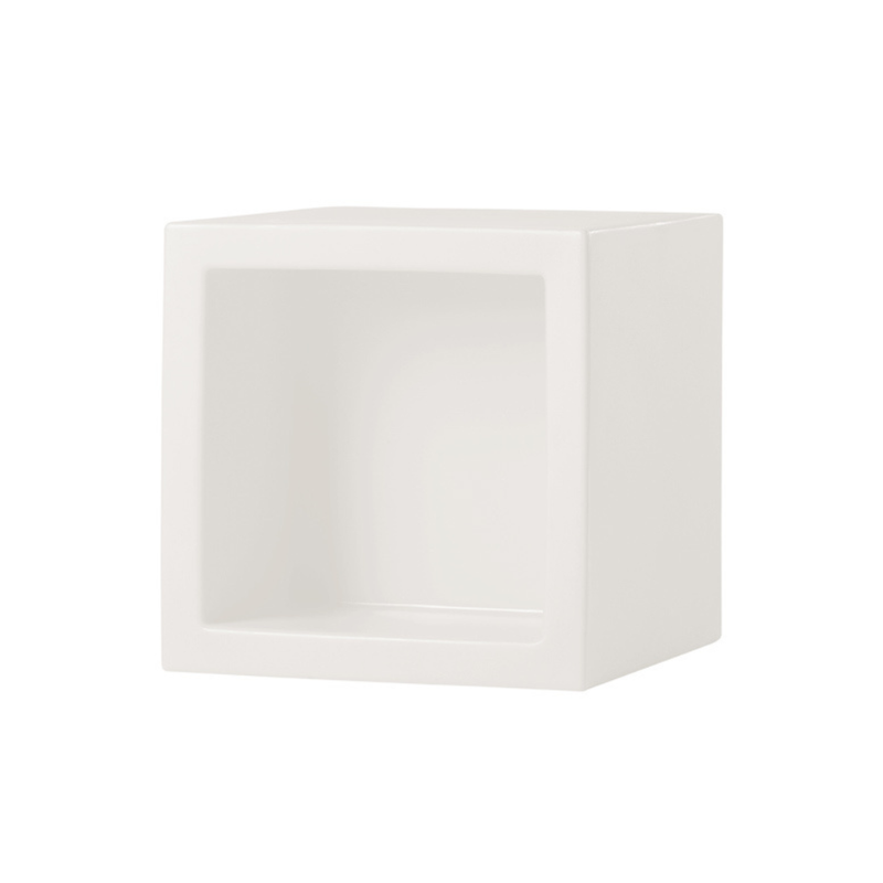 SLIDE Studion suunnittelema käytännöllinen ja tyylikäs kuutiomainen OPEN CUBE Valkoinen Hylly Milky White värillä.
