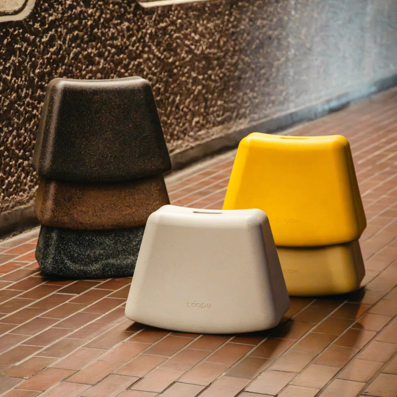 Jack Kirkin suunnittelema hauska OTTO Keinuva jakkara. Fun OTTO Rocking Stool designed by Jack Kirk.