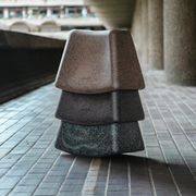 Jack Kirkin suunnittelema hauska OTTO Keinuva jakkara. Fun OTTO Rocking Stool designed by Jack Kirk.