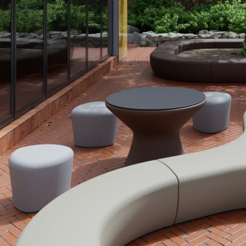LOOPE® Studion suunnittelema näyttävä OUTi Jakkara. The impressive OUTi Stool designed by LOOP® Studio.