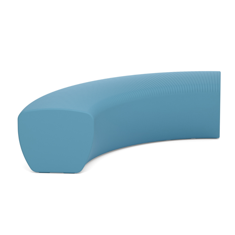 LOOPE® Studion suunnittelema näyttävä OUTi Kaareva penkki Pastel sininen RAL 5024. The impressive OUTi Curved bench designed by LOOP® Studio in Pastel blue RAL 5024.