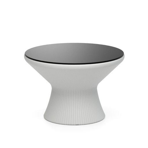 LOOPE® Studion suunnittelema näytävä OUTi Pöytä Telegrey 4 harmaa RAL 7047 mustalla pöytälevyllä. The impressive OUTi Table designed by LOOP® Studio in Telegrey 4 RAL 7047 and with black tabletop.