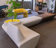Tomek Rygalikin / Studio Rygalik suunnittelema näyttävä OneL Penkki. Spectacular OneL Bench designed by Tomek Rygalik / Studio Rygalik.