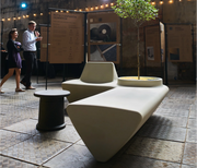 Tomek Rygalikin / Studio Rygalik suunnittelema näyttävä OneL Penkki. Spectacular OneL Bench designed by Tomek Rygalik / Studio Rygalik.