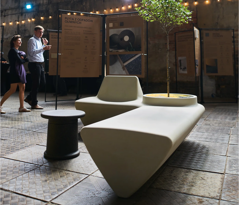 Tomek Rygalikin / Studio Rygalik suunnittelema näyttävä OneL Penkki. Spectacular OneL Bench designed by Tomek Rygalik / Studio Rygalik.
