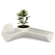Tomek Rygalikin / Studio Rygalik suunnittelema näyttävä Keltainen-beige OneL Penkki kasviruukulla. Spectacular Yellow-beige OneL Bench with Plant Pot designed by Tomek Rygalik / Studio Rygalik.