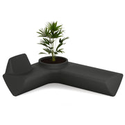 Tomek Rygalikin / Studio Rygalik suunnittelema näyttävä Lime-harmaa-musta OneL Penkki kasviruukulla. Spectacular Lime-grey-black OneL Bench with Plant Pot designed by Tomek Rygalik / Studio Rygalik.