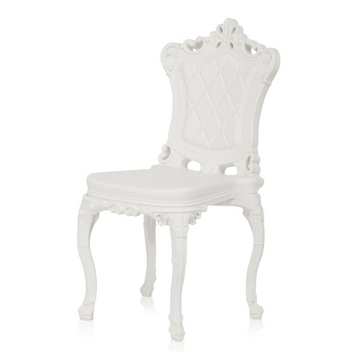 Moro & Pigattin suunnittelema sulavalinjainen ja siro PRINCESS OF LOVE Valkoinen Tuoli Milky White värillä.