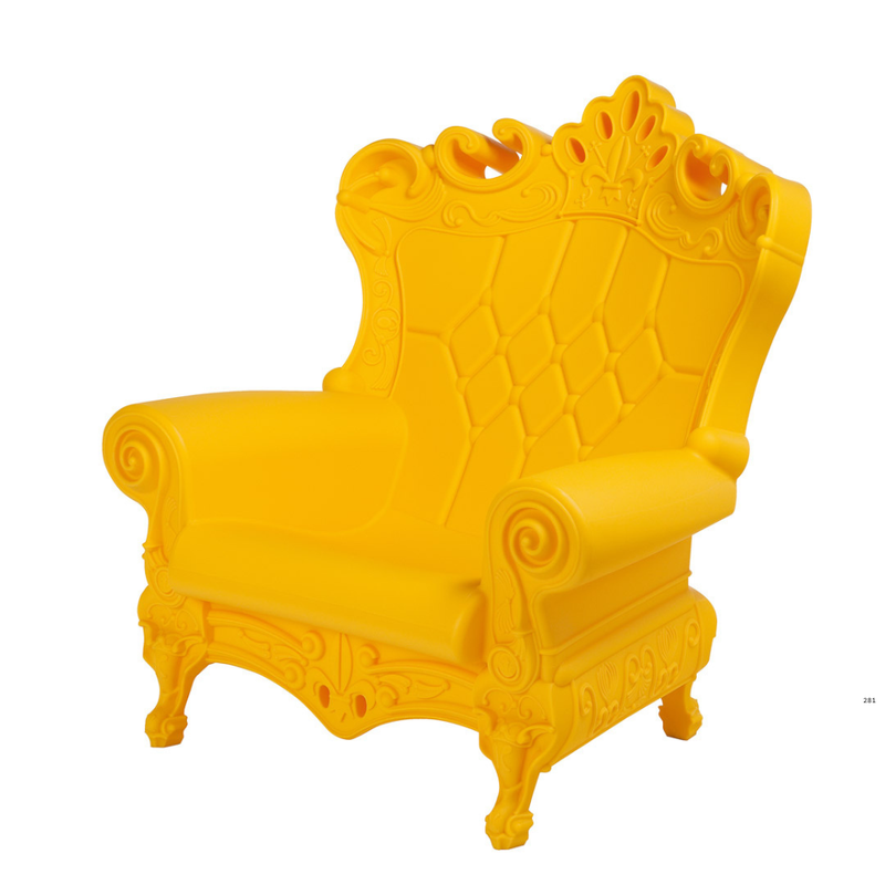 Graziano Moron ja Renato Pigattin suunnittelema satumaisen näyttävä Keltainen QUEEN OF LOVE Nojatuoli Saffron Yellow värisenä.