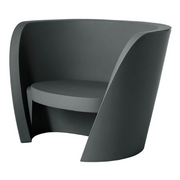 Karim Rashidin suunnittelema kaunis ja sulavalinjainen RAP CHAIR Lounge tuoli Elephant Grey värisenä.