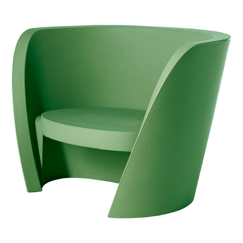 Karim Rashidin suunnittelema kaunis ja sulavalinjainen RAP CHAIR Lounge tuoli Malva Green värisenä.