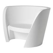 Karim Rashidin suunnittelema kaunis ja sulavalinjainen RAP CHAIR Lounge tuoli Milky White värisenä.