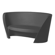 Karim Rashidin suunnittelema kaunis ja sulavalinjainen RAP Sohva Elephant Grey värisenä.