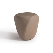 ecoBirdyn suunnittelema sulavalinjainen REBORN D.40 design pöytä Almond Beige värillä.