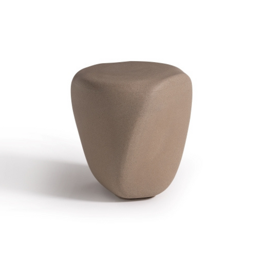 ecoBirdyn suunnittelema sulavalinjainen REBORN D.40 design pöytä Almond Beige värillä.