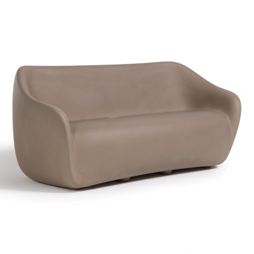 ecoBirdyn suunnittelema sulavalinjainen REBORN design sohva Almond Beige värillä.