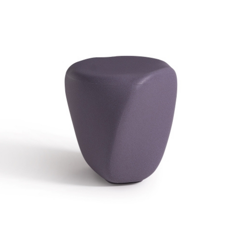 ecoBirdyn suunnittelema sulavalinjainen REBORN D.40 design pöytä Iris Violet värillä.