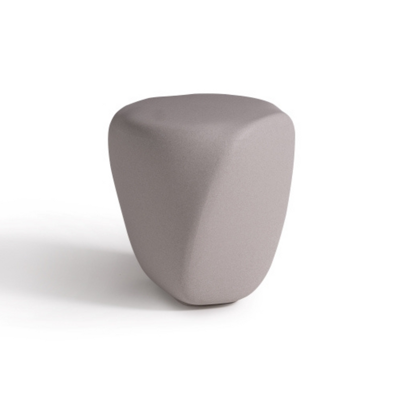 ecoBirdyn suunnittelema sulavalinjainen REBORN D.40 design pöytä Mist White värillä.