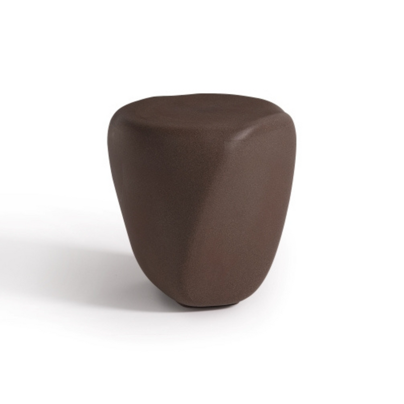 ecoBirdyn suunnittelema sulavalinjainen REBORN D.40 design pöytä Moka Brown värillä.