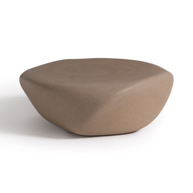 ecoBirdyn suunnittelema sulavalinjainen REBORN D.80 design pöytä Almond Beige värillä.