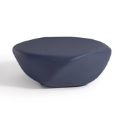 ecoBirdyn suunnittelema sulavalinjainen REBORN D.80 design pöytä Deep Blue värillä.