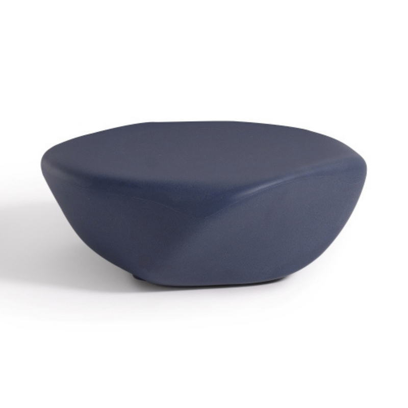 ecoBirdyn suunnittelema sulavalinjainen REBORN D.80 design pöytä Deep Blue värillä.