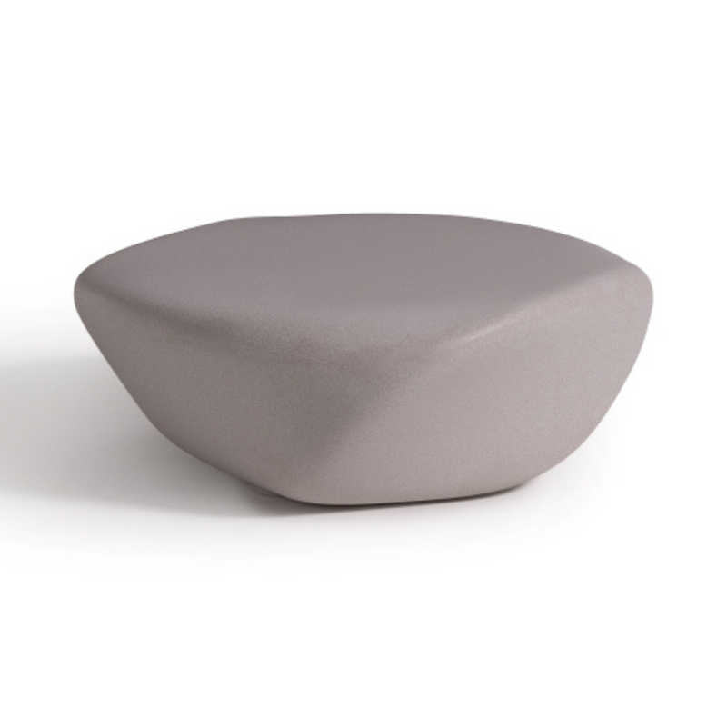 ecoBirdyn suunnittelema sulavalinjainen REBORN D.80 design pöytä Mist White värillä.