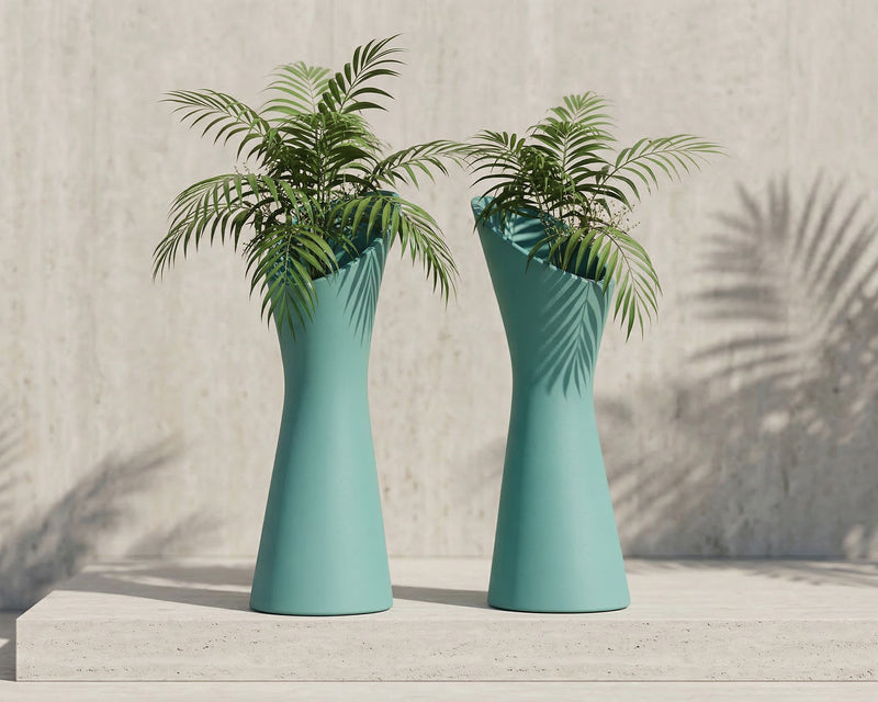 Karim Rashidin suunnittelema kaunis RISE Kasviruukku. Beautiful RISE Planter designed by Karim Rashid.