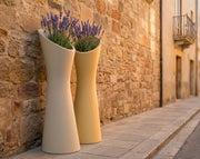 Karim Rashidin suunnittelema kaunis RISE Kasviruukku. Beautiful RISE Planter designed by Karim Rashid.