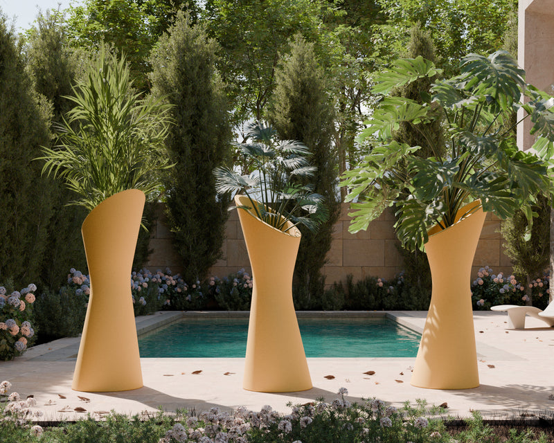 Karim Rashidin suunnittelema kaunis RISE Kasviruukku. Beautiful RISE Planter designed by Karim Rashid.