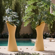 Karim Rashidin suunnittelema kaunis RISE Kasviruukku. Beautiful RISE Planter designed by Karim Rashid.