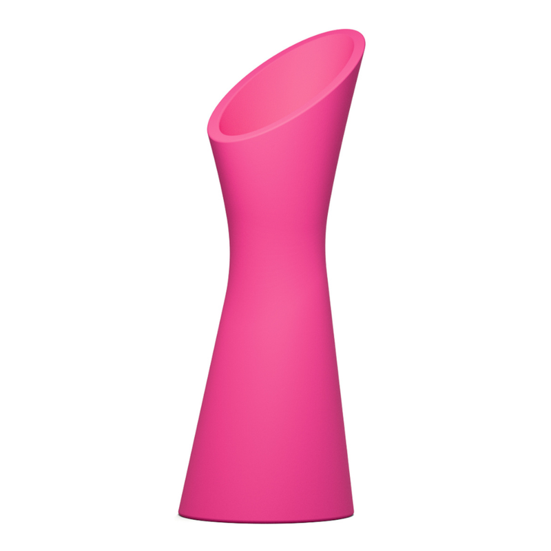 Karim Rashidin suunnittelema kaunis RISE Kasviruukku Telemagenta pinkki RAL 4010. Beautiful RISE Planter designed by Karim Rashid in Telemagenta pink RAL 4010.