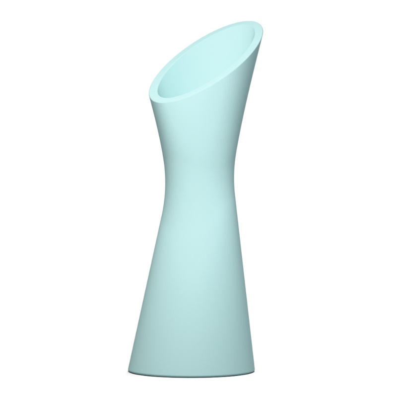 Karim Rashidin suunnittelema kaunis RISE Kasviruukku Vaalean vihreä RAL 6027. Beautiful RISE Planter designed by Karim Rashid in Light green RAL 6027.