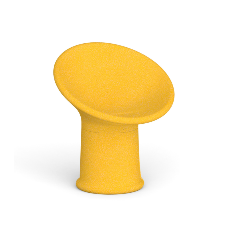 Tomek Rygalikin / Studio Rygalik suunnittelema ajaton ROUNDER Nojatuoli Beige-keltainen. Timeless ROUNDER Armchair designed by Tomek Rygalik / Studio Rygalik in Beige-yellow.