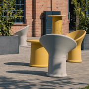 Tomek Rygalikin / Studio Rygalik suunnittelema ajaton ROUNDER Nojatuoli. Timeless ROUNDER Armchair designed by Tomek Rygalik / Studio Rygalik.