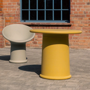 Tomek Rygalikin / Studio Rygalik suunnittelema ajaton ROUNDER Pöytä. Timeless ROUNDER Table designed by Tomek Rygalik / Studio Rygalik.