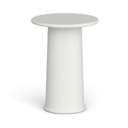 Tomek Rygalikin / Studio Rygalik suunnittelema ajaton ROUNDER Korkea pöytä Harmaa-beige. Timeless ROUNDER High table designed by Tomek Rygalik / Studio Rygalik in Grey-beige.