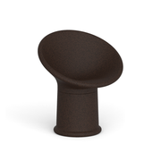 Tomek Rygalikin / Studio Rygalik suunnittelema ajaton ROUNDER Nojatuoli Musta-ruskea. Timeless ROUNDER Armchair designed by Tomek Rygalik / Studio Rygalik in Black-brown.