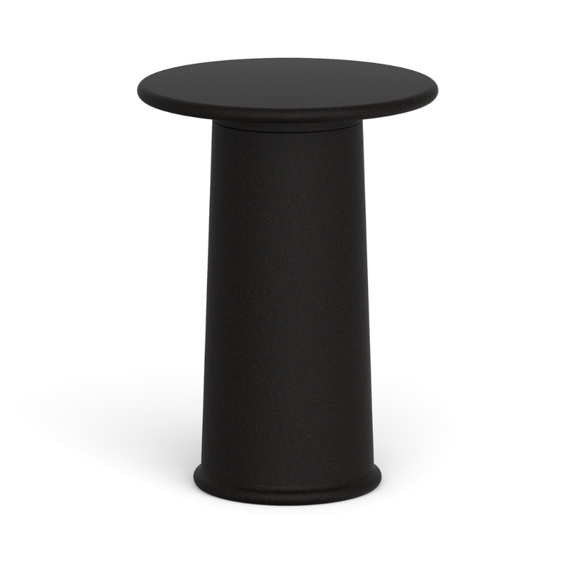 Tomek Rygalikin / Studio Rygalik suunnittelema ajaton ROUNDER Korkea pöytä Ruskea-musta. Timeless ROUNDER High table designed by Tomek Rygalik / Studio Rygalik in Brown-black.