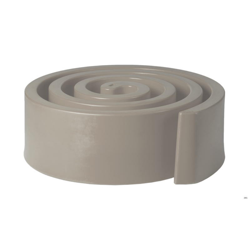 Giò Colonna Romanon suunnittelema hauska ja näyttävä spiraalin muotoinen SUMMERTIME Harmaa Penkki Dove Grey värillä.