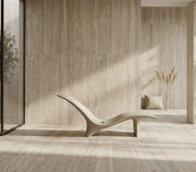 Karim Rashidin suunnittelema kaunis SWAY Aurinkotuoli. Beautiful SWAY Sun chaise designed by Karim Rashid.